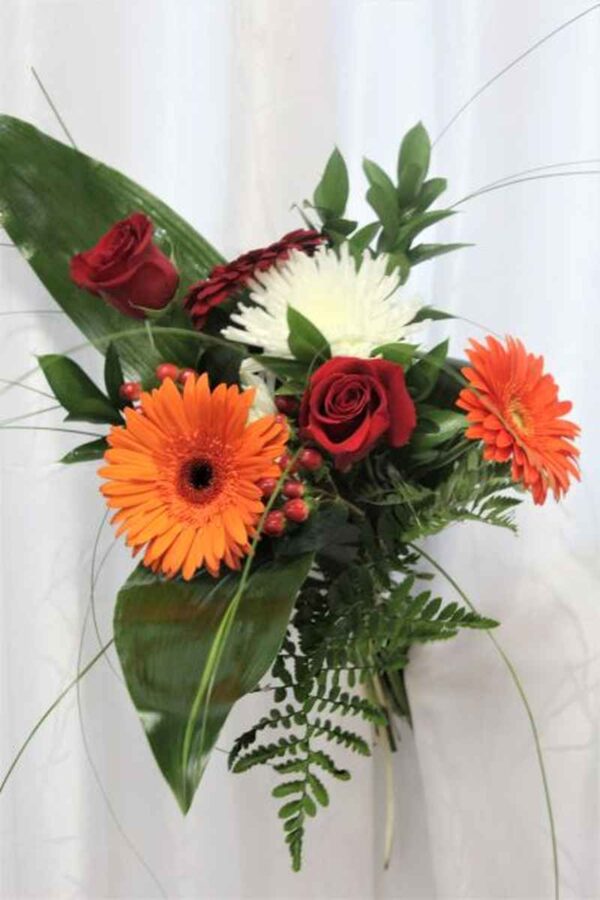 Fuji, gerbera, rose, hypericum