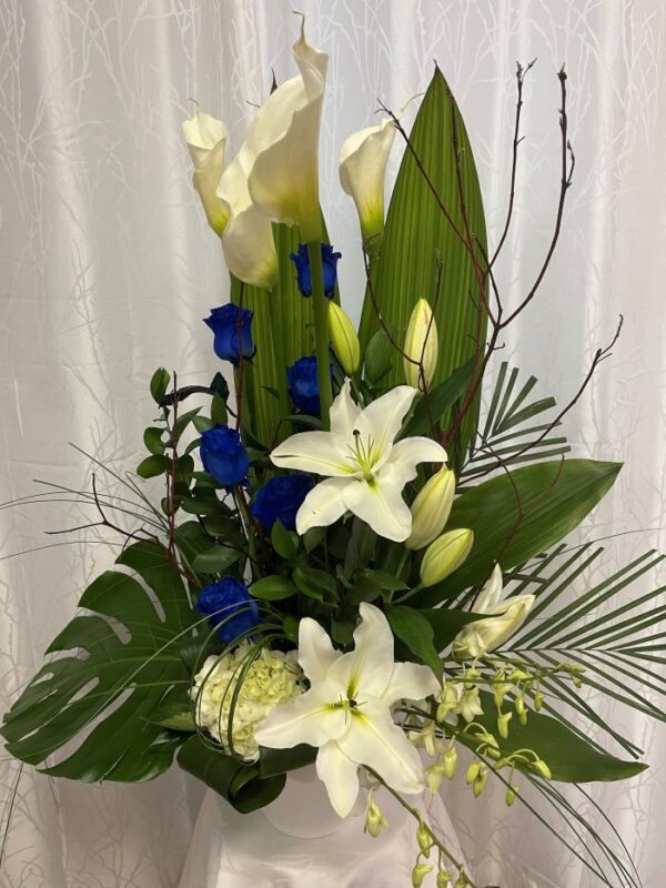 rose bleue, lys, hydrangée