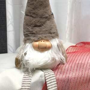 0 gnome gris assis