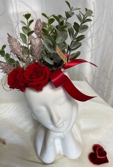 0 la femme en rose avec pampa